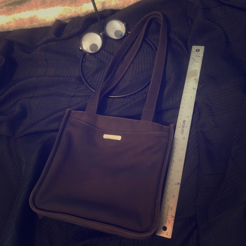 Water resistant shoulder bag /brown